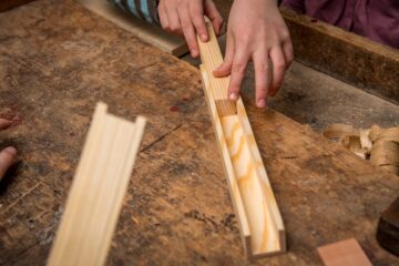 Herbstferienangebot: Holzpfeifen basteln in Silbermanns Werkstatt